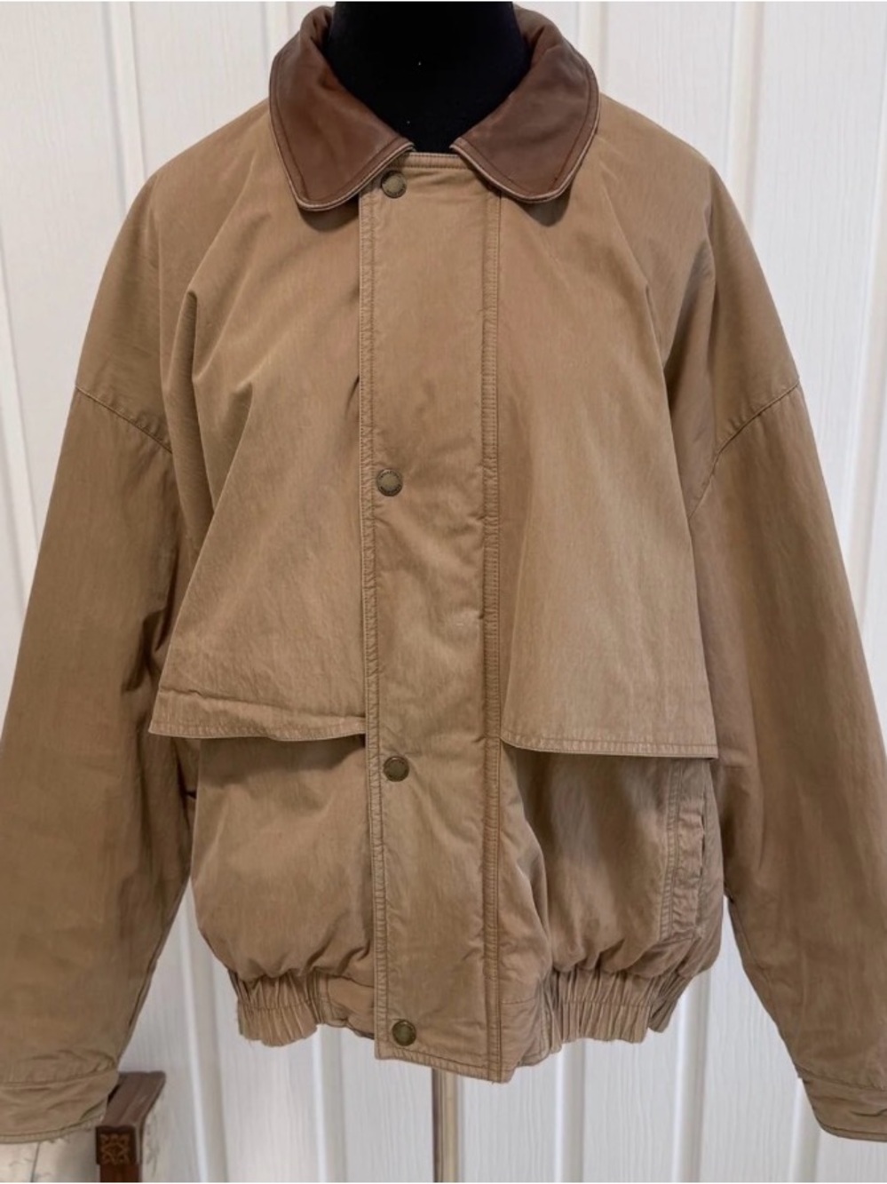 Beige Coat with Leather Collar (Barn jacket)
